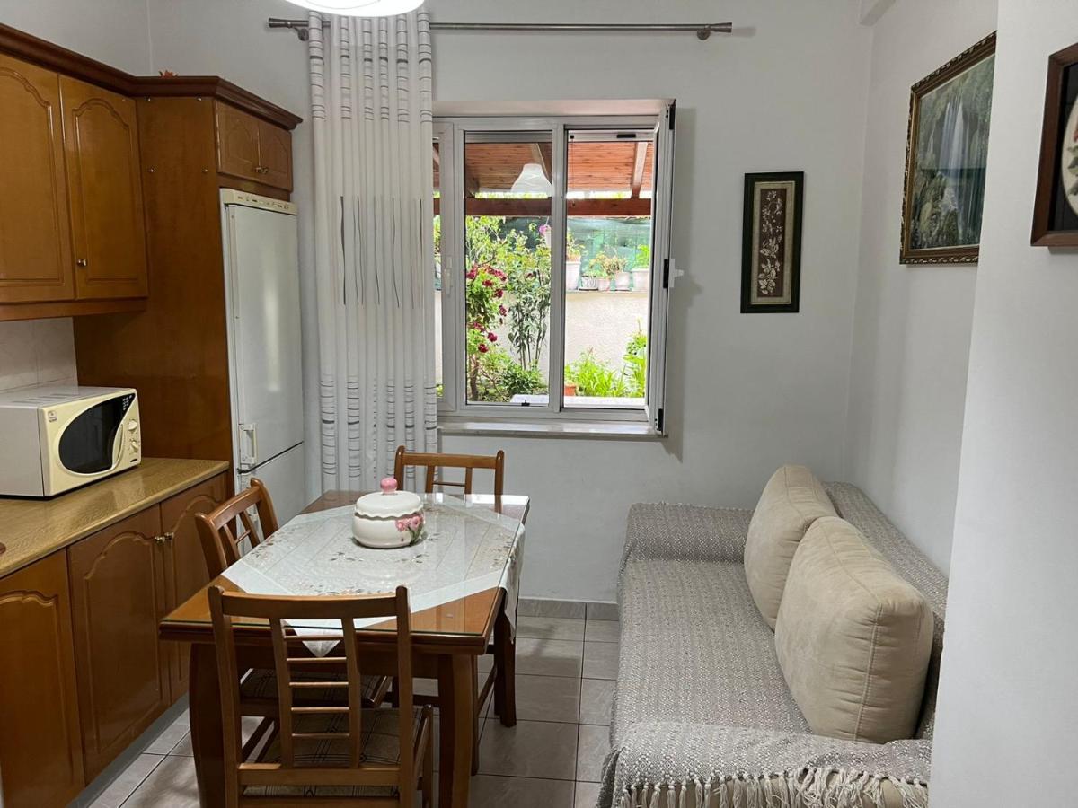 Goni Guest House Sarande Exterior photo